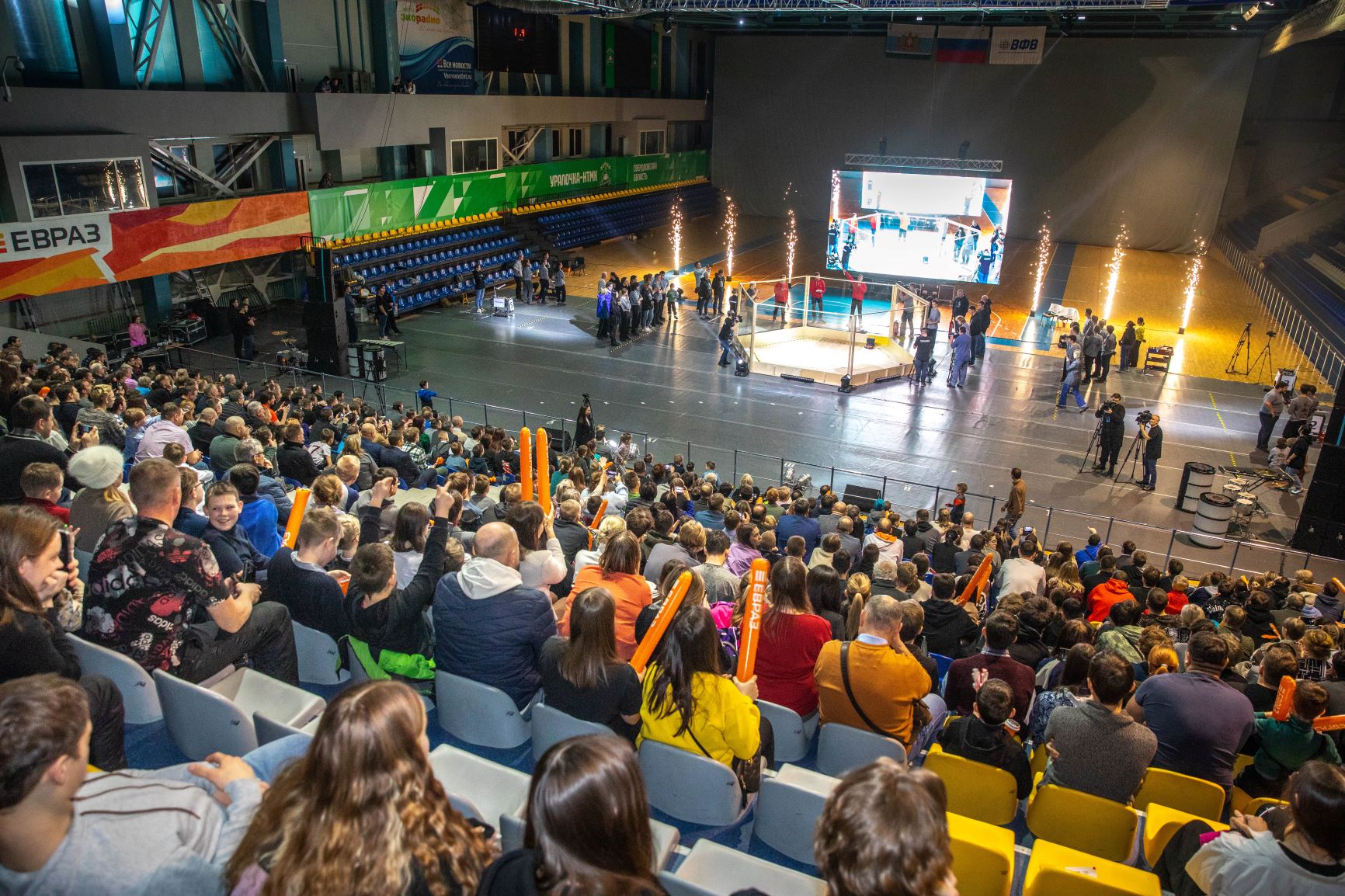 Фото - ЕВРАЗ и Нижнетагильский технологический институт впервые провели инженерное шоу «Битва роботов»